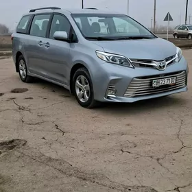 Toyota Sienna 2016