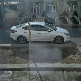 Hyundai Elantra 2019