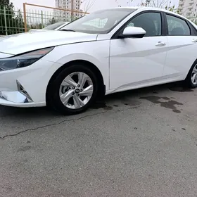 Hyundai Elantra 2022