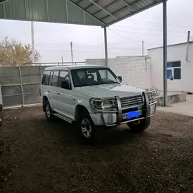 Mitsubishi Pajero 1999