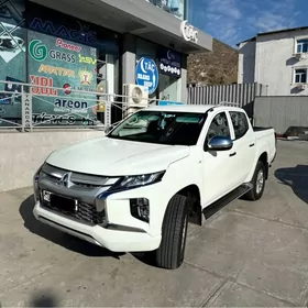 Mitsubishi L200 2021