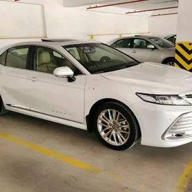 Toyota Camry Hybrid 2024