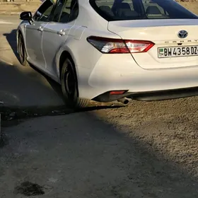 Toyota Camry Hybrid 2020