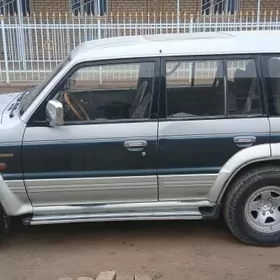 Mitsubishi Pajero 1995
