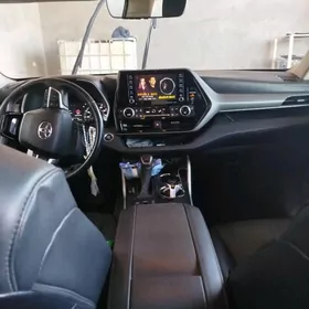 Toyota Highlander 2021