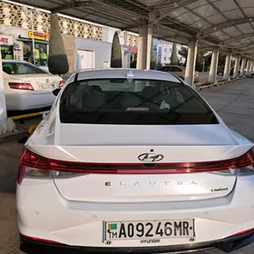 Hyundai Elantra 2022