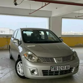 Nissan Versa 2012