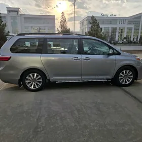 Toyota Sienna 2018