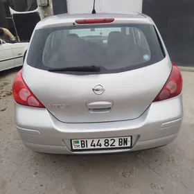 Nissan Versa 2011