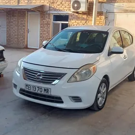 Nissan Versa 2011