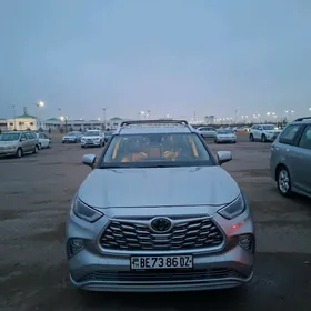 Toyota Highlander 2021