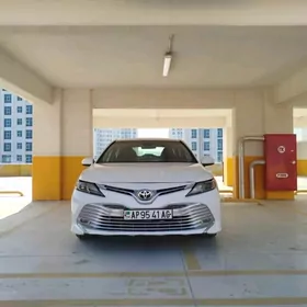 Toyota Camry 2019