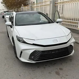 Toyota Camry 2025