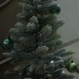 заснеженная елка