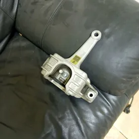 Hyundai Elantra poduska