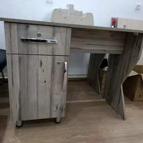 Маникюрный стол stol