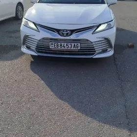 Toyota Camry 2021