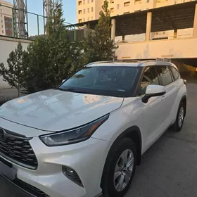 Toyota Highlander 2021