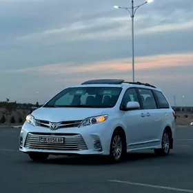 Toyota Sienna 2019