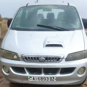 Hyundai H-1 2001