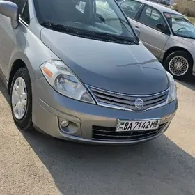 Nissan Versa 2011