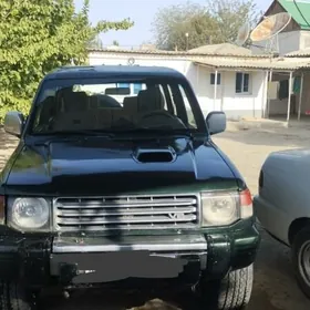 Mitsubishi Montero 1996