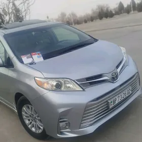 Toyota Sienna 2019