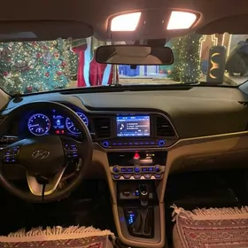 Hyundai Elantra 2020