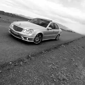 Mercedes-Benz E320 2003