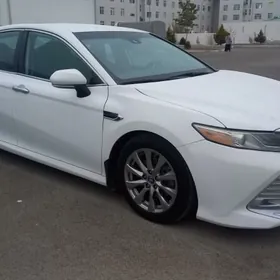 Toyota Camry 2018