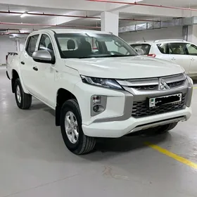 Mitsubishi L200 2023