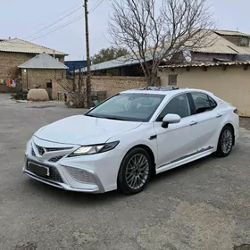 Toyota Camry 2021