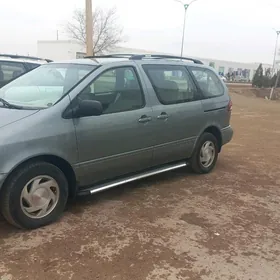 Toyota Sienna 2001