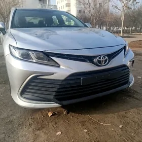 Toyota Camry 2021