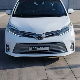 Toyota Sienna 2019