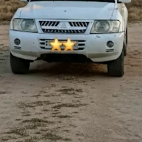 Mitsubishi Pajero 2003