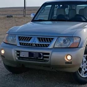 Mitsubishi Pajero 2005