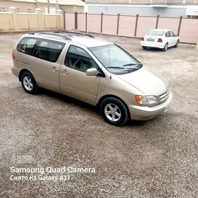 Toyota Sienna 1999