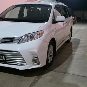 Toyota Sienna 2020