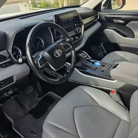 Toyota Highlander 2021