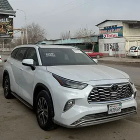 Toyota Highlander 2021