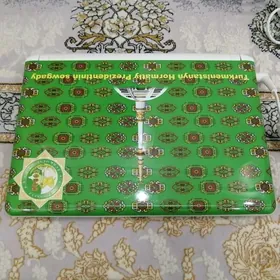 Ýaka üçin kiçi noutbuk