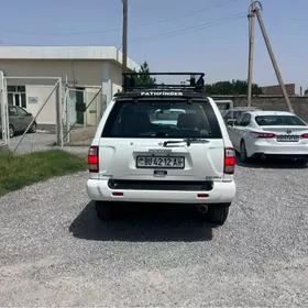 Nissan Pathfinder 2001