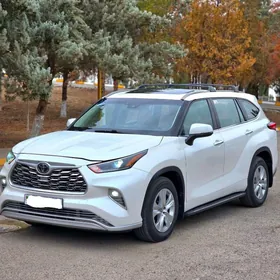 Toyota Highlander 2021