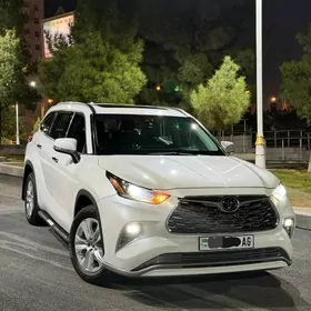 Toyota Highlander 2021