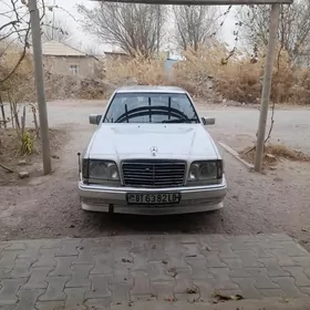Mercedes-Benz E320 1993