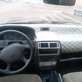 Mitsubishi Chariot 1993