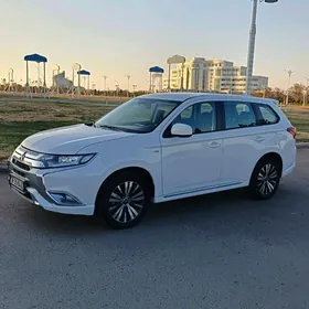 Mitsubishi Outlander 2023