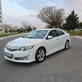 Toyota Camry 2014