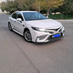 Toyota Camry 2021